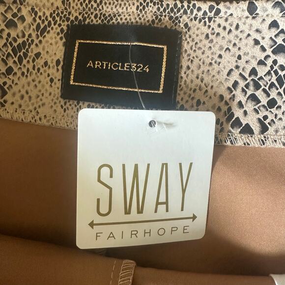 Article 324 Snake Print High Waisted Shorts NEW - Picture 3 of 7